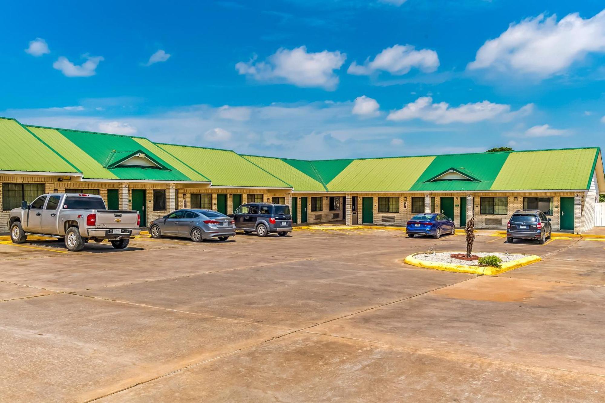 Oyo Hotel Yoakum West Екстериор снимка