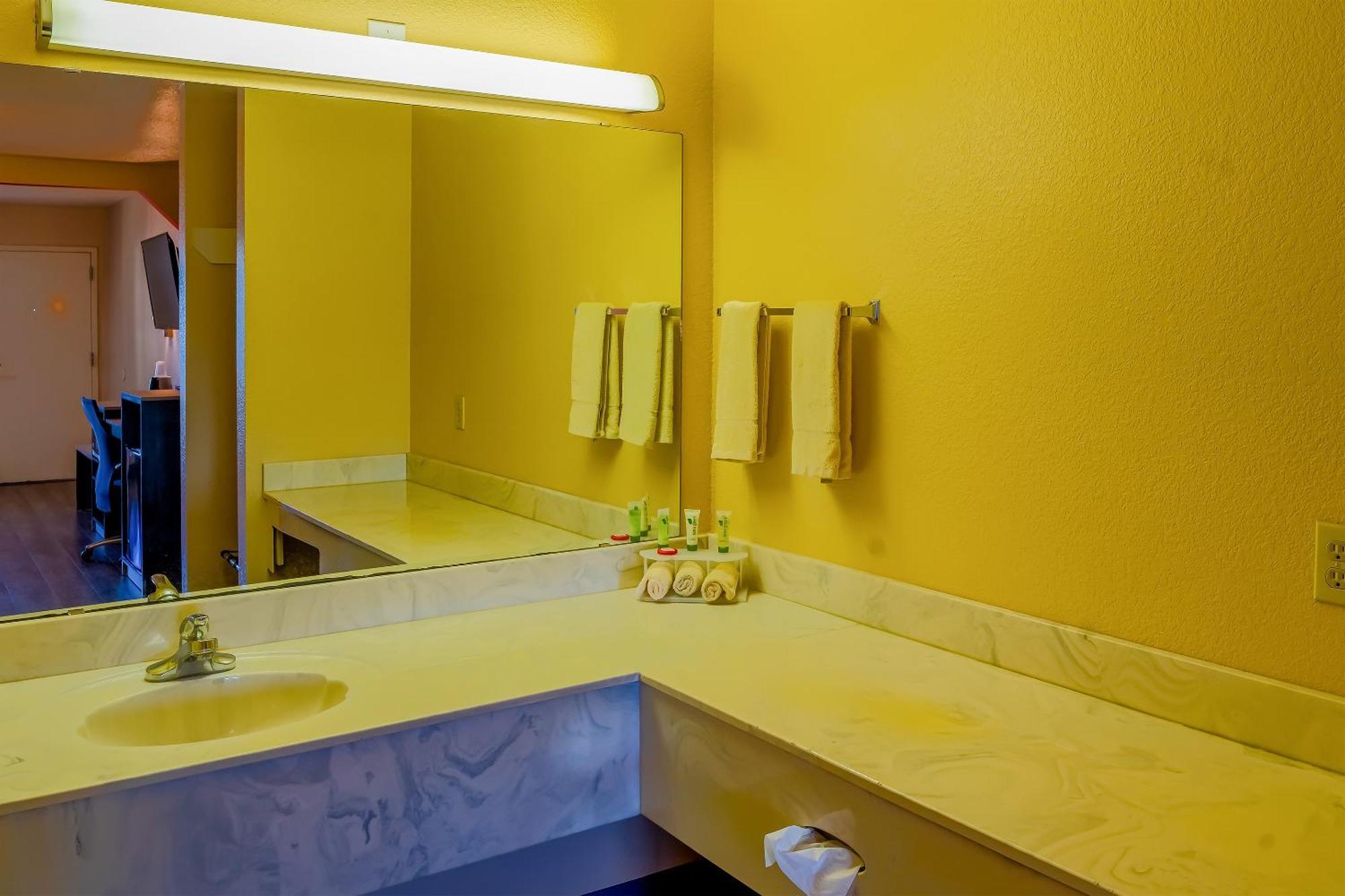 Oyo Hotel Yoakum West Екстериор снимка